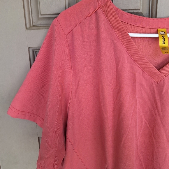 Aero Women's Coral V-Neck Scrub Top Plus SzXL Pockets Short Sleeves - Picture 5 of 6